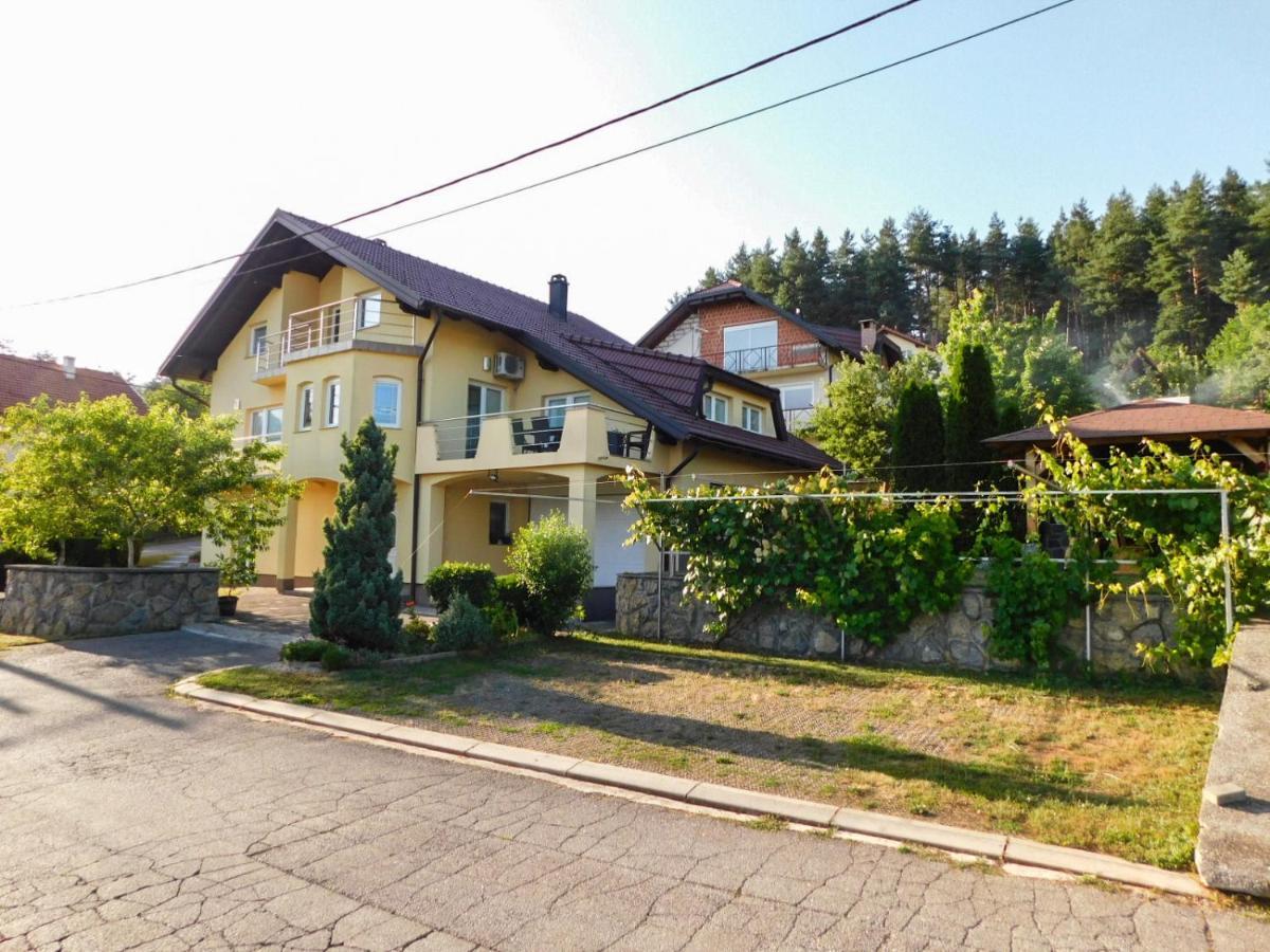 Apartman Lara Otočac Exterior foto